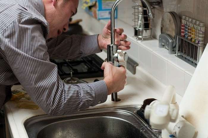 Comment réparer efficacement une fuite d’eau chez vous ?