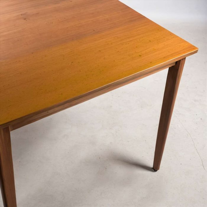 Rénovez Votre Table en Teck Usée Facilement