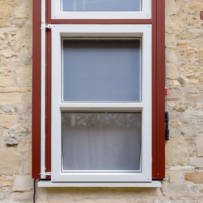 Installer une Moustiquaire sur Fenêtre avec Volet Roulant