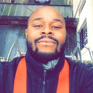 Christopher , un artisan rénovateur de salles d'eau à Clermont