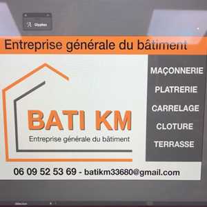 Kévin , un artisan rénovateur de salles d'eau à Lesparre-Médoc